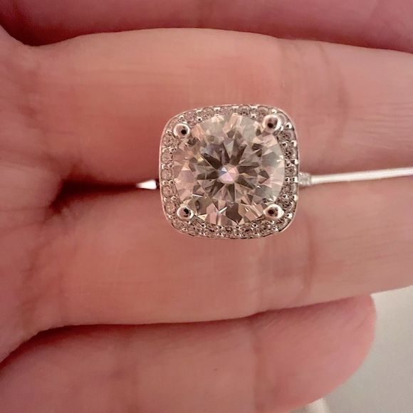 Platinum outlined pave diamond bridal ring set - Picture 2 of 8